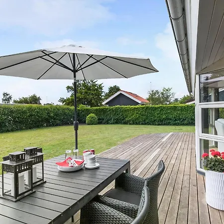 3 Bedroom Stunning In Ferienhaus Rønde