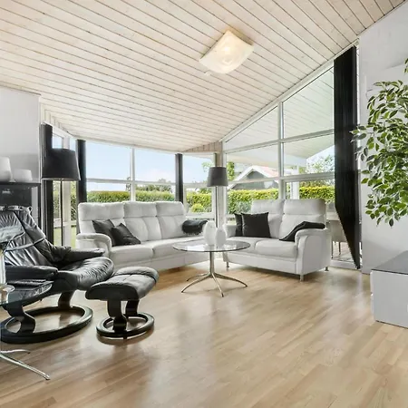 Ferienhaus 3 Bedroom Stunning In